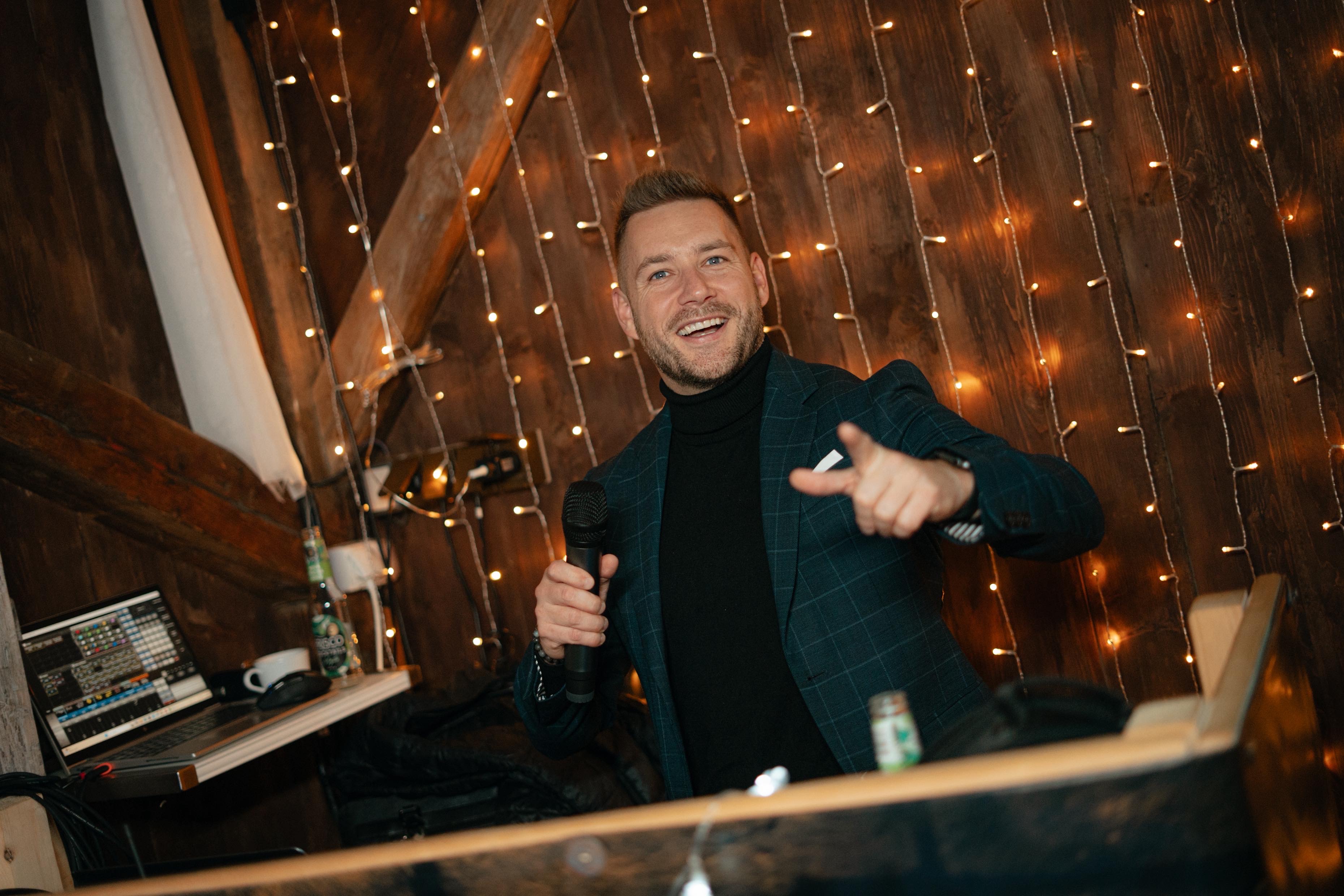 Vybavení sálu – osvětlení a technika